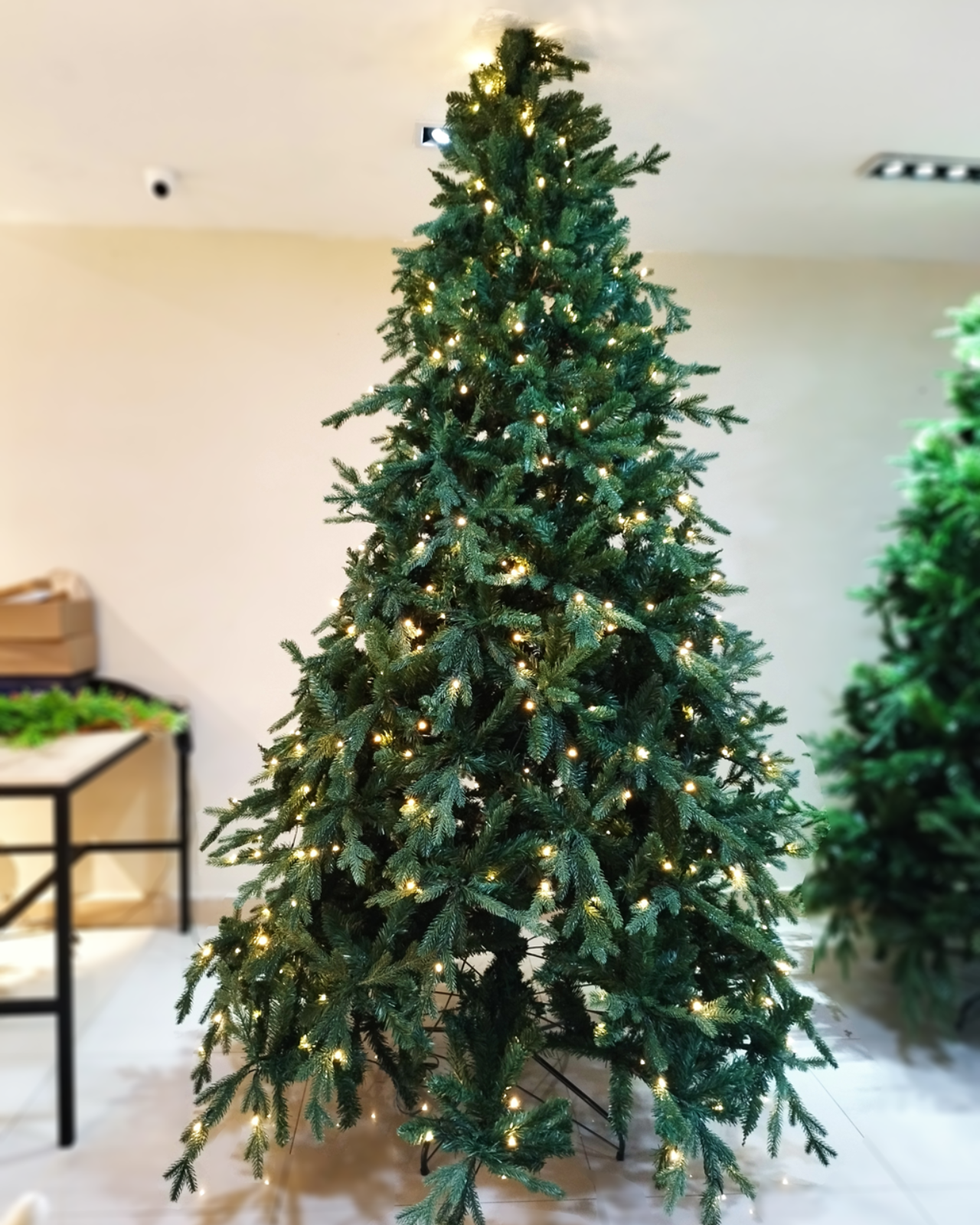 ÁRBOL CON LUZ - 240 CM