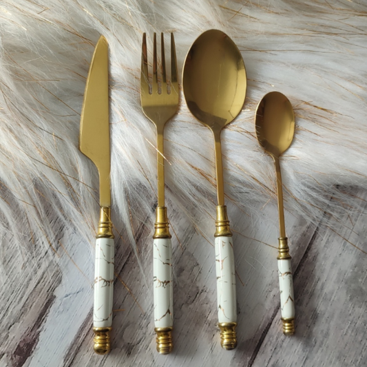 SET X 4 CUBIERTOS DORADOS PALZO